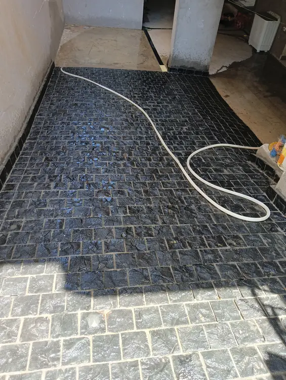 أرضية زلط أسود