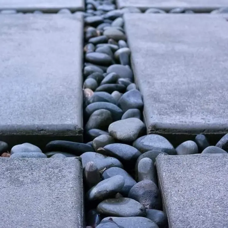 ممشى زلط أسود للحدائق