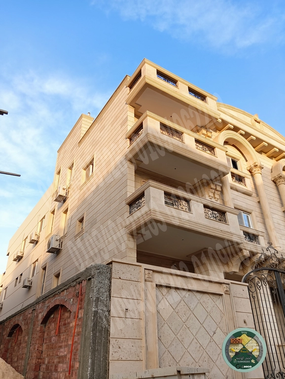 التركيب الميكانيكي للحجر بالزوايا المعدنية