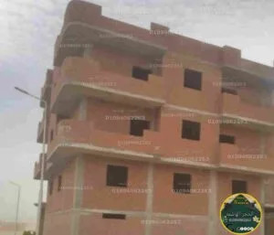 اثناء البدأ بتشطيب فيلا الثويس بالحجر الكريمي