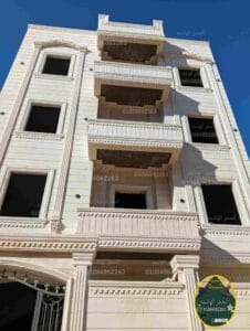 تشطيب واجهة فيلا راقية في مدينة الشروق باستخدام الحجر الهاشمي الأبيض القزازي النقي، تنفيذ شركة الحجر الهاشمه.
